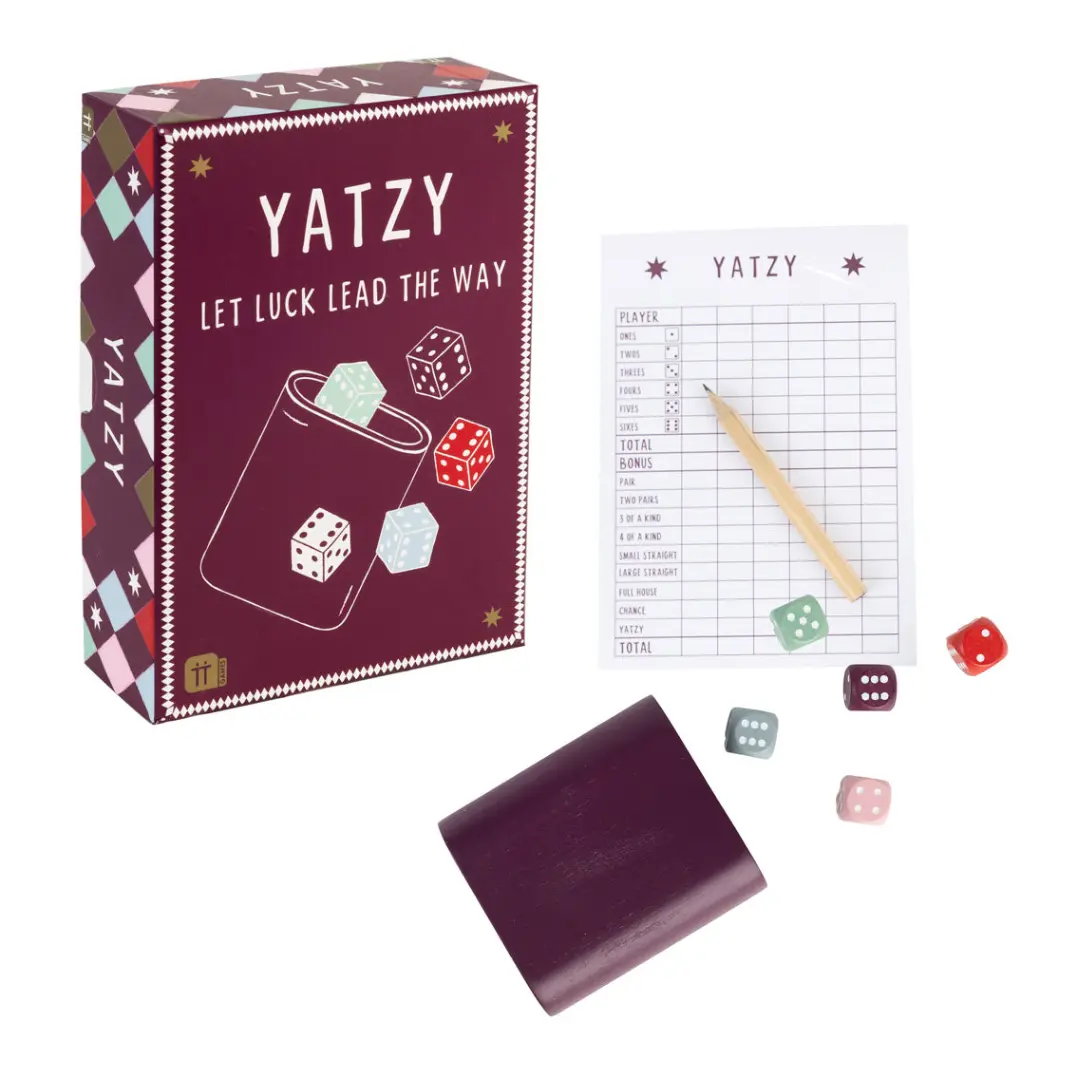 Игра със зарове Yatzy от Talking Tables – класическа игра в ретро кутия